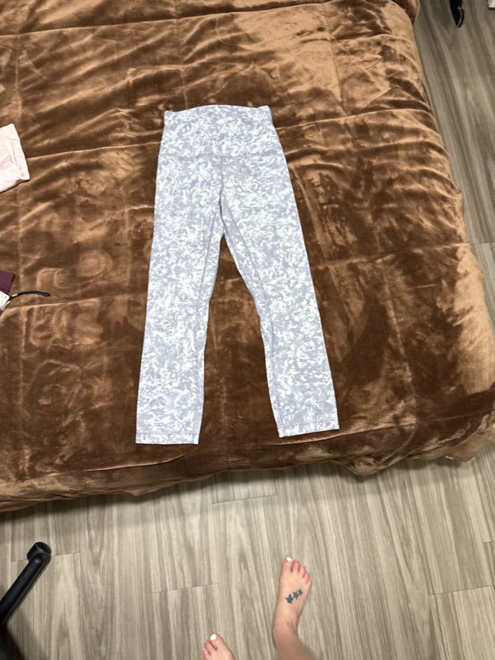 Woman’s size 2 Lululemon grey and white patterned leggings